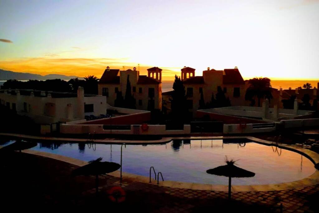 Castillo de Sabinillas Beautiful Apartment In Duquesa Suites And Gardens المظهر الخارجي الصورة