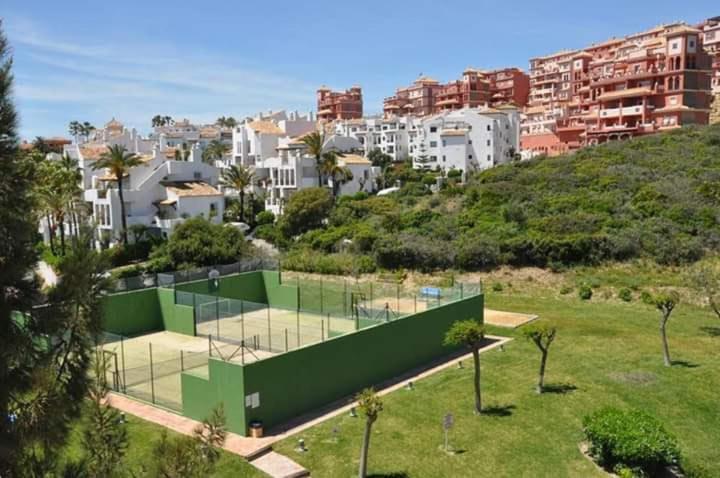 Castillo de Sabinillas Beautiful Apartment In Duquesa Suites And Gardens المظهر الخارجي الصورة