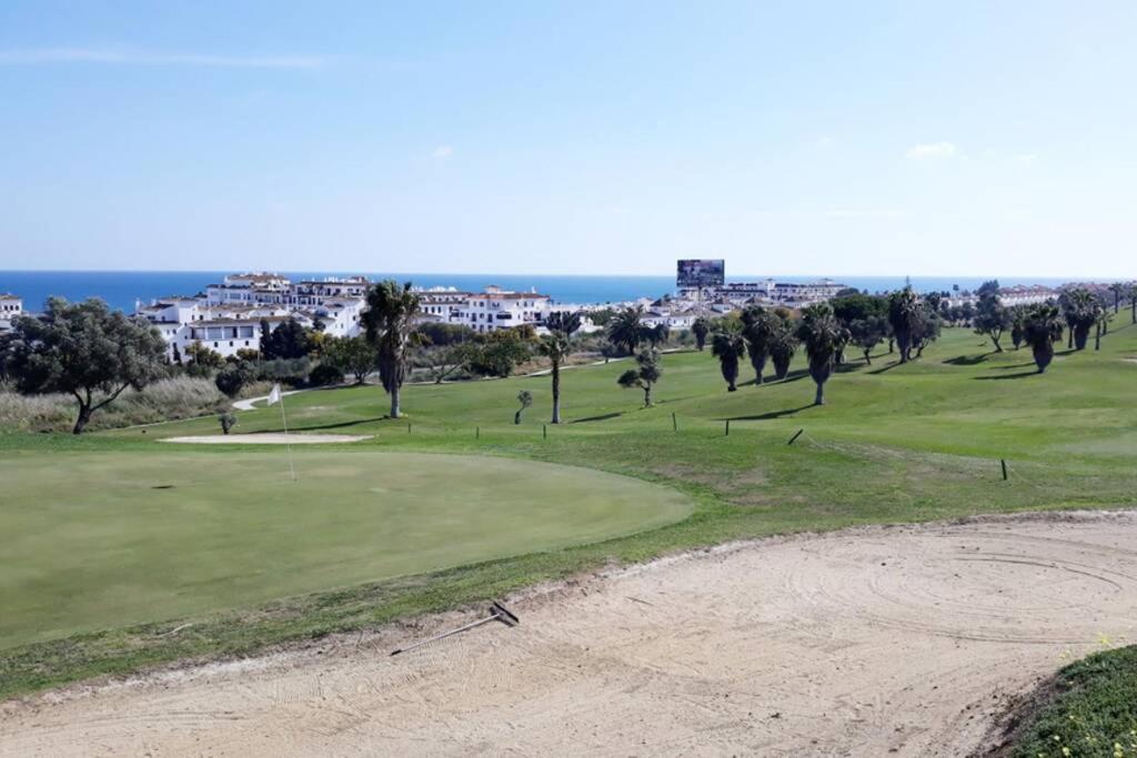 Castillo de Sabinillas Beautiful Apartment In Duquesa Suites And Gardens المظهر الخارجي الصورة