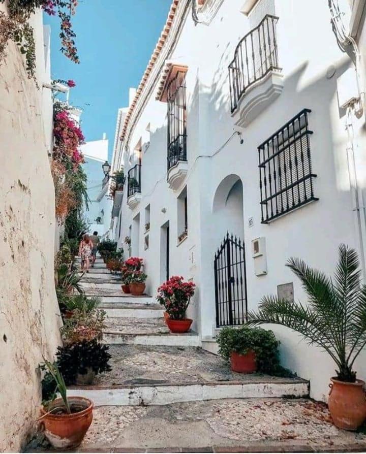 Castillo de Sabinillas Beautiful Apartment In Duquesa Suites And Gardens المظهر الخارجي الصورة